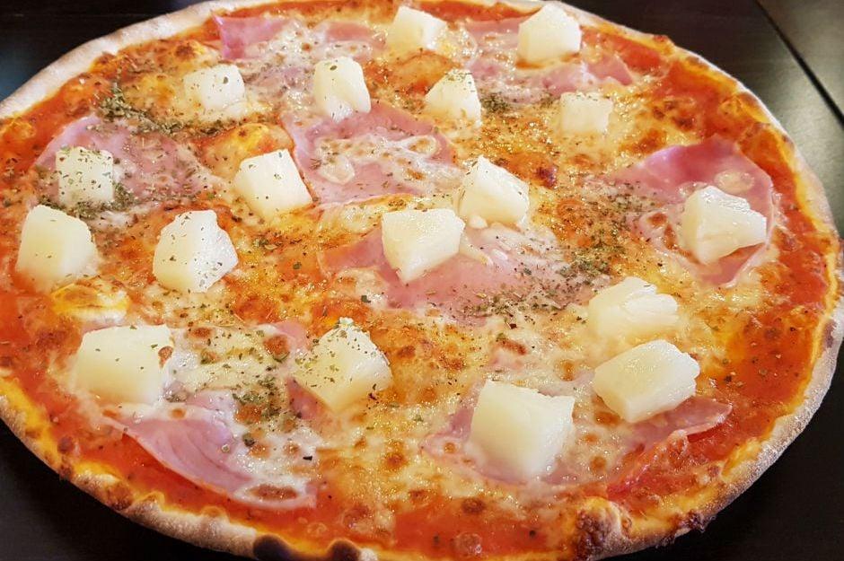 ananasli-dana-jambonlu-pizza-tarifi