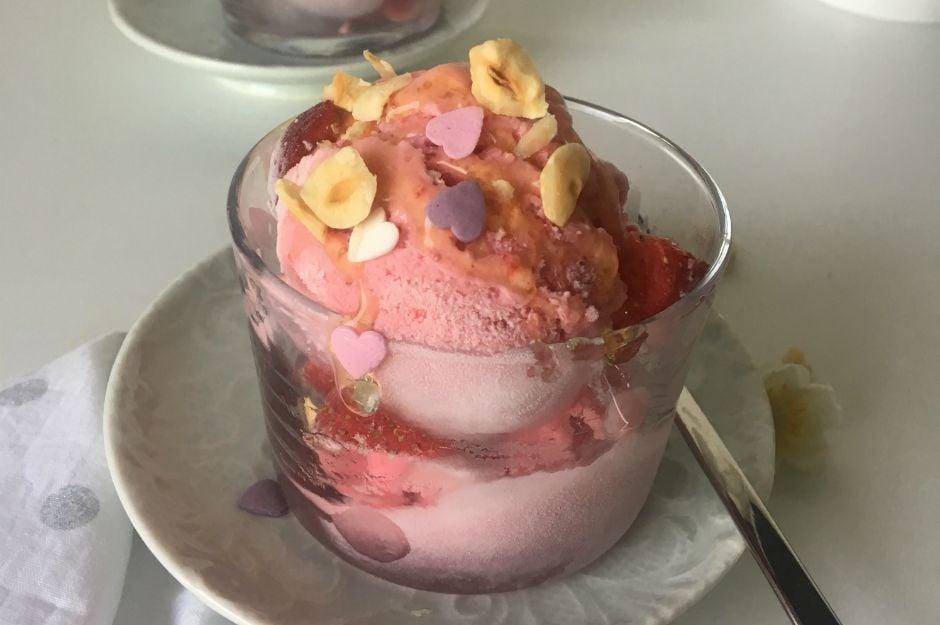 cilekli-dondurulmus-yogurt-editor
