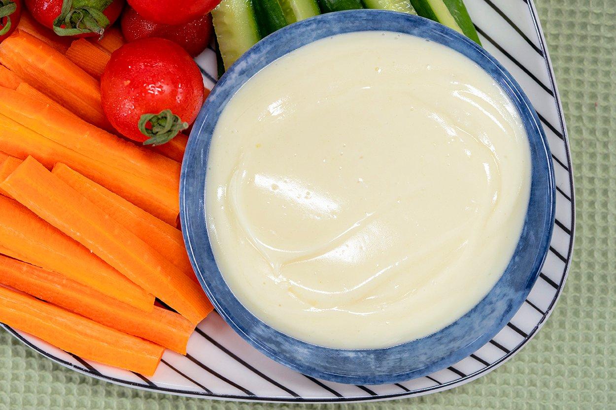 sarimsakli-vegan-mayonez-yemekcom