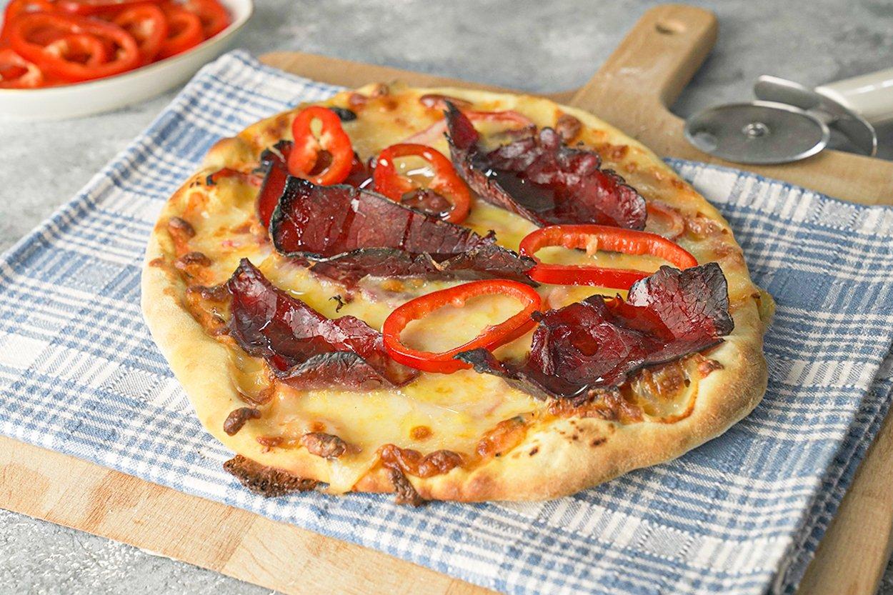 dana-etli-kirmizi-biberli-pizza-anagorsel-yemekcom