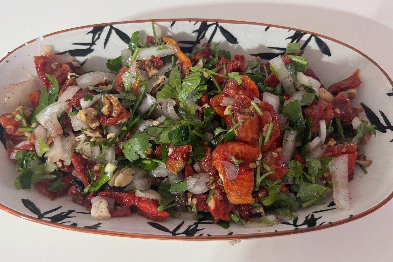 Kuru Domates Salatası Tarifi