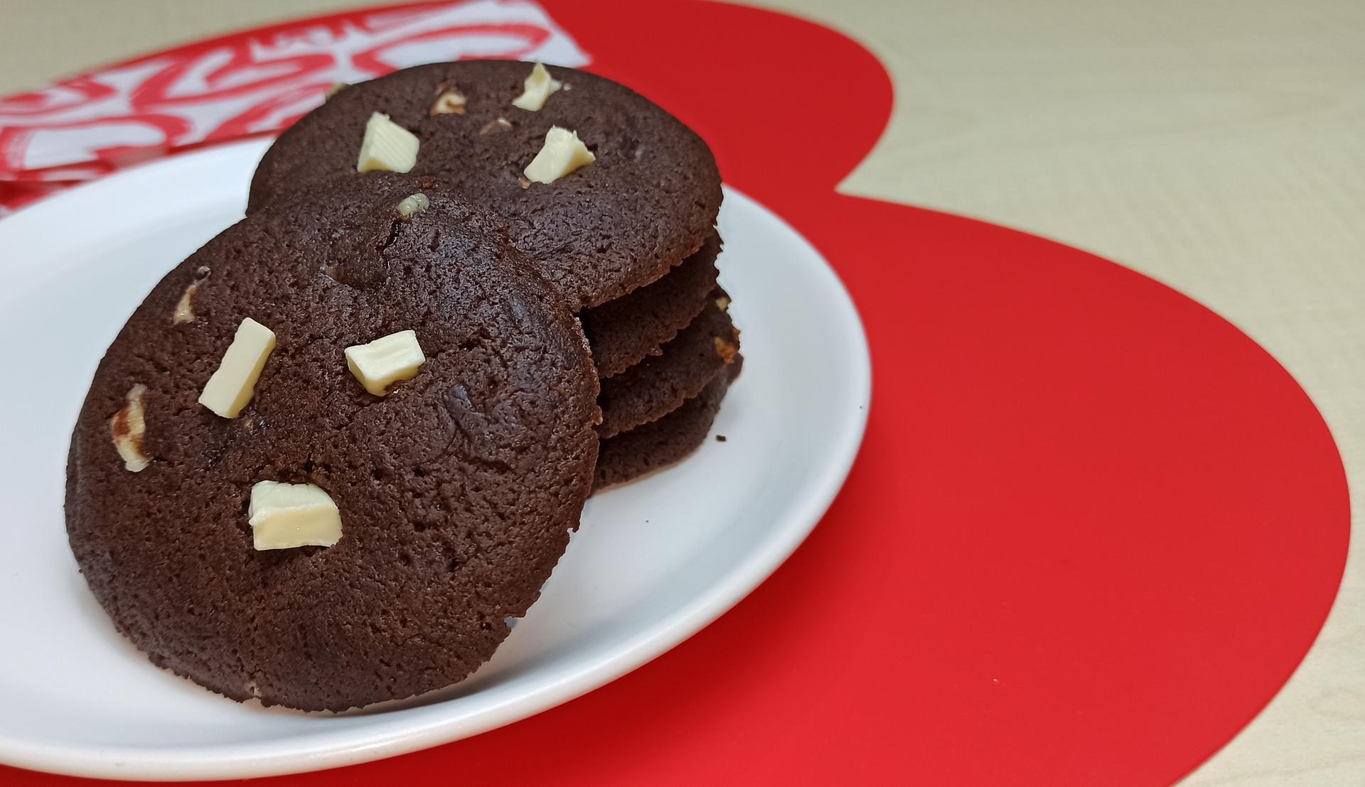 ŞAHANE Amerikan Cookies Çikolata Parçacıklı Kakaolu Kurabiye Tarifi